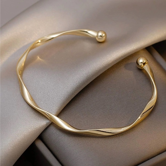 Rouge! Jewelry - Fashion Twisted Cuff Bracelet Gold Tone